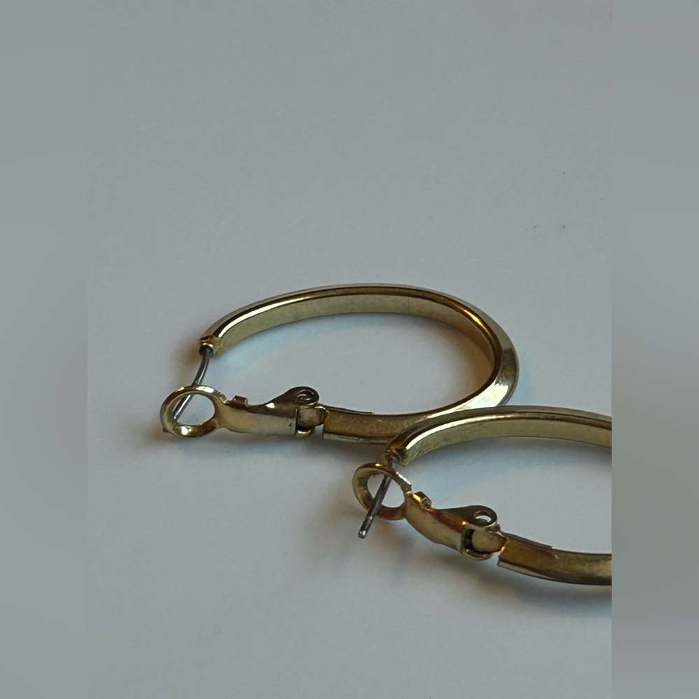 Vintage Gold Tone Oval Hoop Earrings Classic Vintage Hoops Gold Hoops Minimalist - Picture 6 of 13